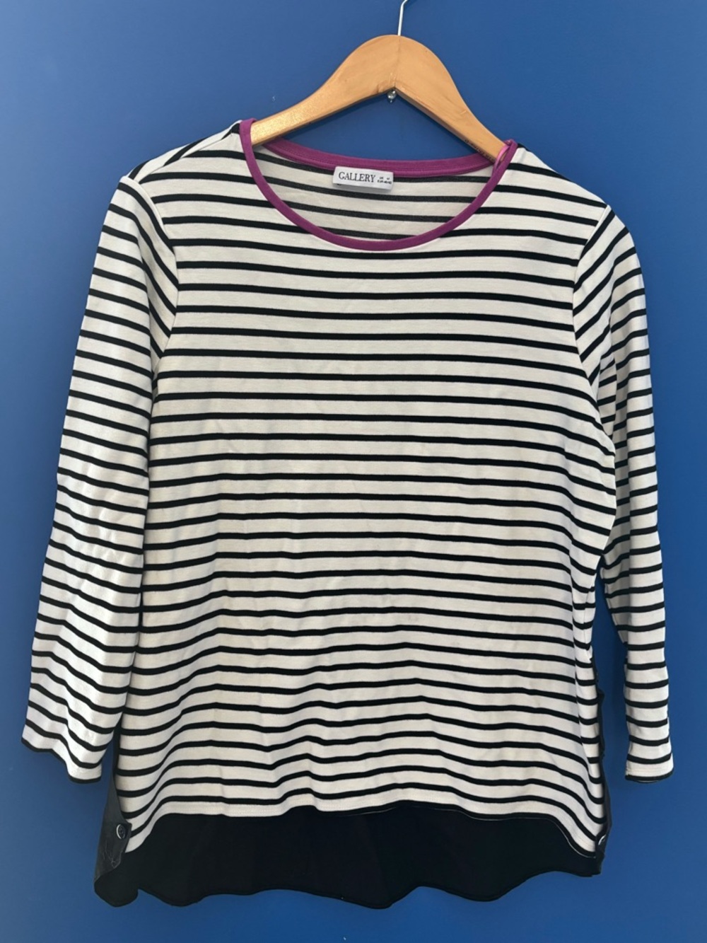 {Gallery} Black & White Striped Top with Purple Trim womens size M